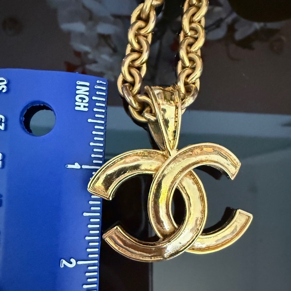 ❗️FINAL PRICE❗️LOT 1812 24K gold plated CHANEL vintage CC pendant necklace - Picture 16 of 16
